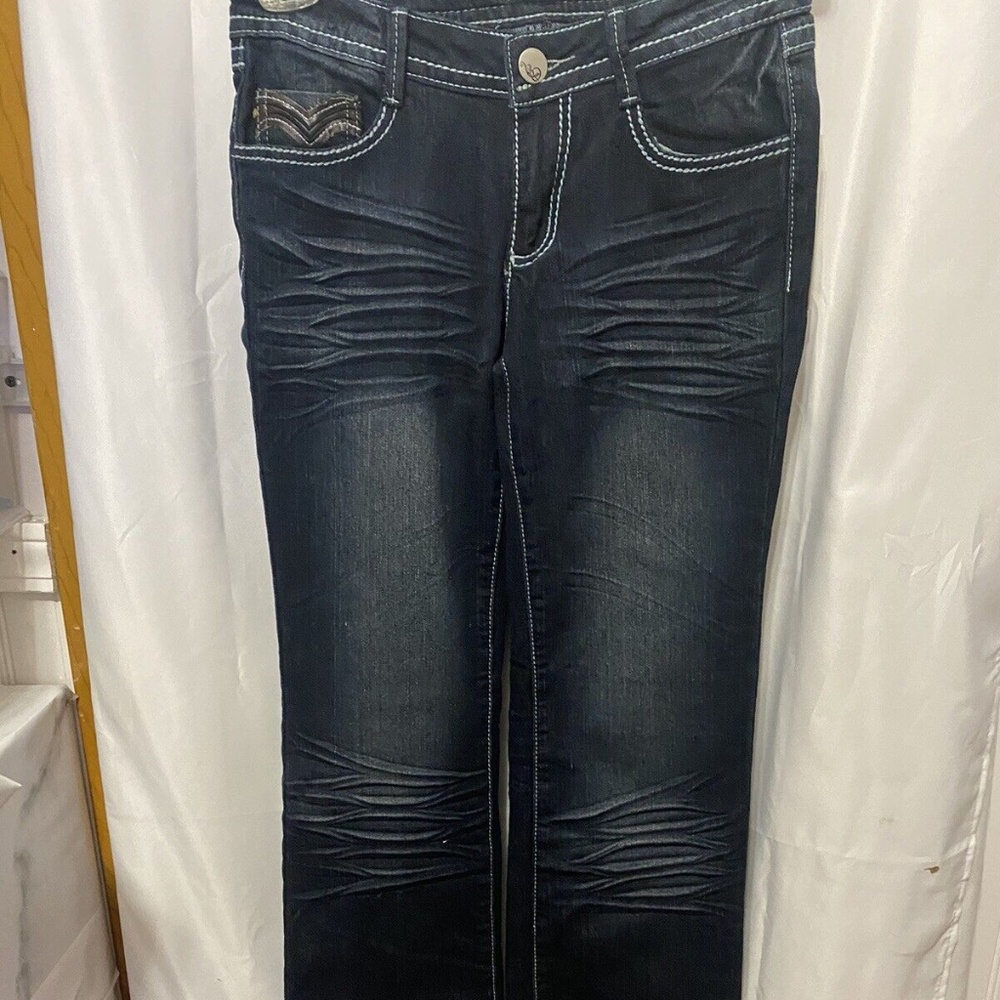 Do Denim blue jeans size 3x32 new with tags embroidered flowers